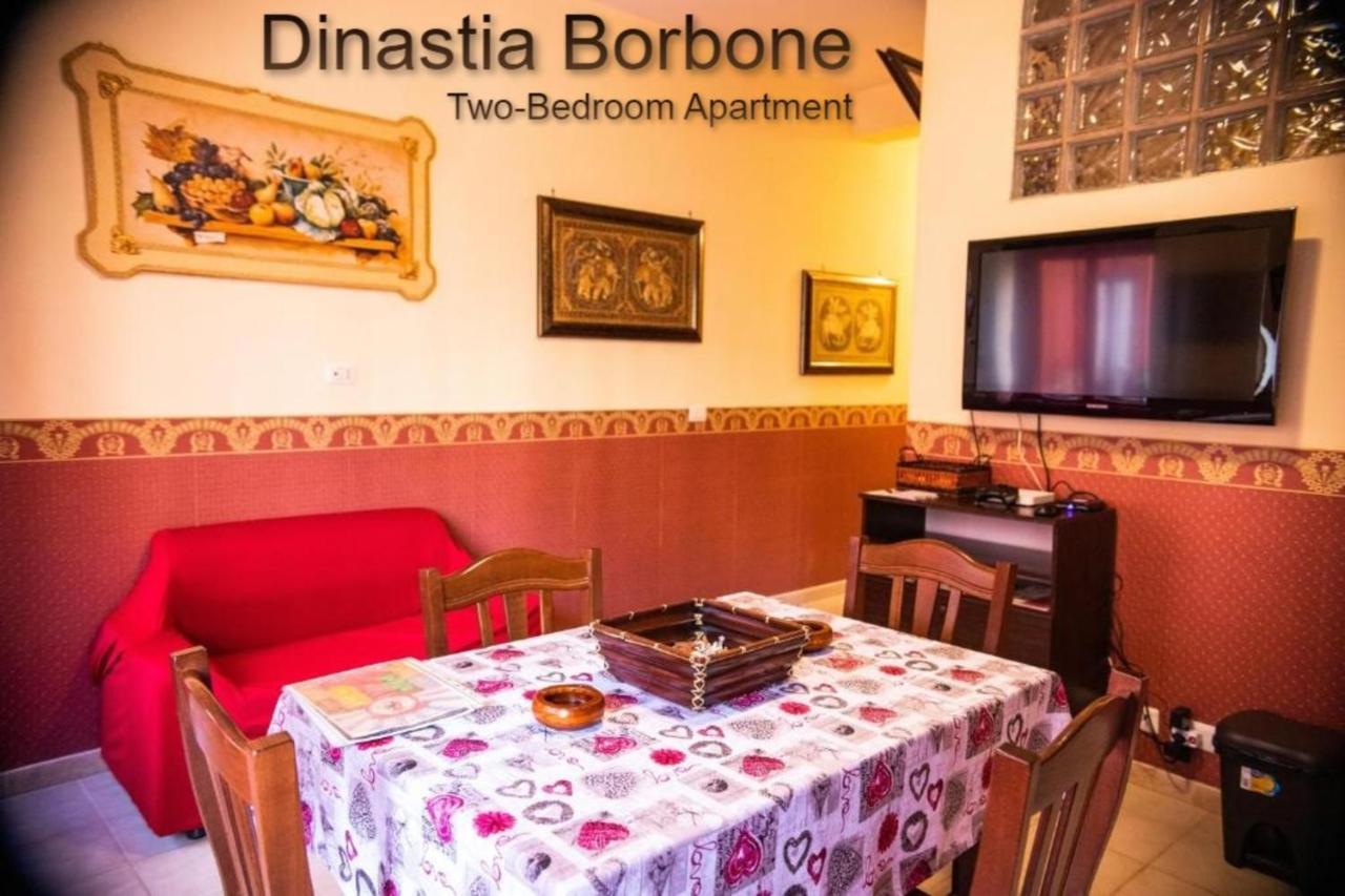 Casa Vacanza Dinastia Borbone - Centro Storico Neapel Exterior foto
