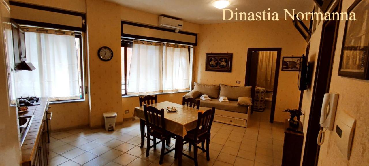 Casa Vacanza Dinastia Borbone - Centro Storico Neapel Exterior foto
